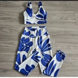 Blue & White Floral High-Waist Leggings with Matching Sports Bra